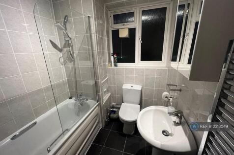 Bathroom/ Shower 