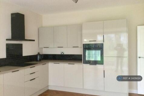 Kitchen With Integrated Fridge-Freezer