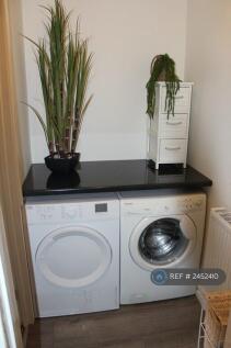 Utility With Washing Machine &amp; Tumble Dryer