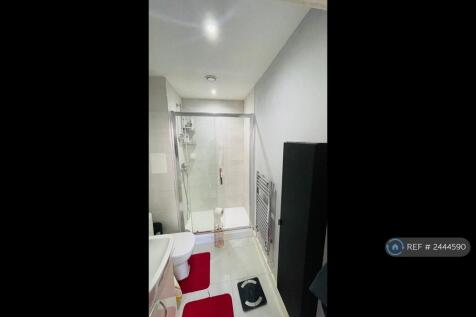Ensuite Bathroom With Shower Cubicle