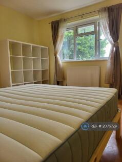 Bedroom 1 ( Large Double)