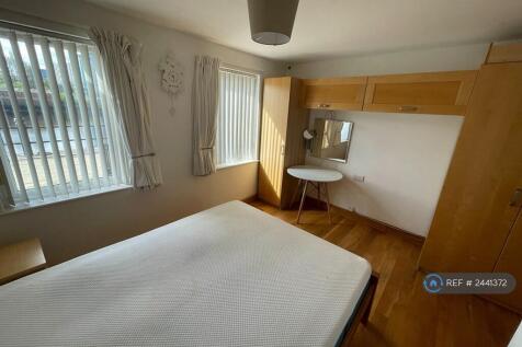 Bedroom 1 (2)