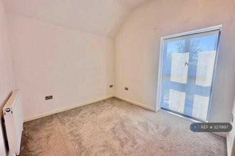 Bedroom 1 (Ensuite)