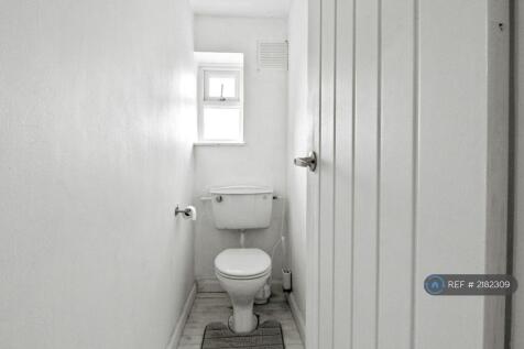 Toilet 2 (Upstairs)