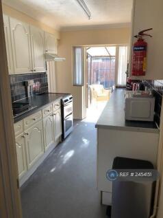 Fully Fitted Kitchen