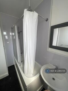Upstairs Bathroom 