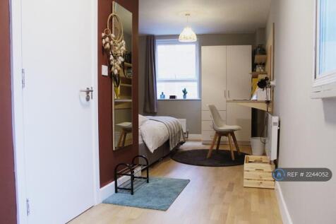 Bedroom And Desk