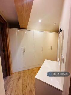 Master - Walk In Wardrobe