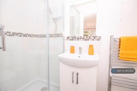 Bedroom 2 En-Suite 