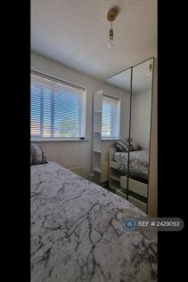 Bedroom &#43; Shelving Unit &#43; Wardrobe