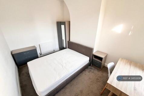 Middle Bedroom