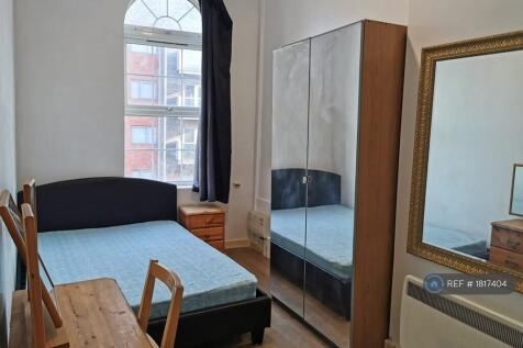 -Double Bedroom