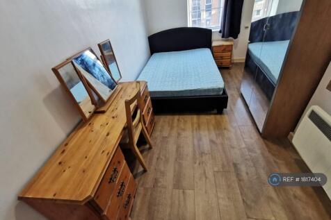 Double Bedroom Towards The Window