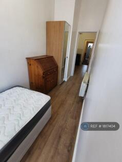 Single Room Towards The Door &amp; Corridor