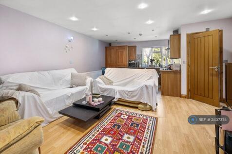 Livingroom &#43; Kitchen 
