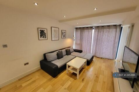 Lounge (Closed Right)