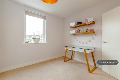 Bedroom 2 / Study 