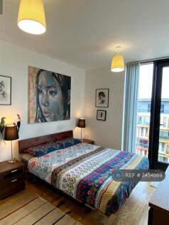 Master Bedroom (En-Suite)