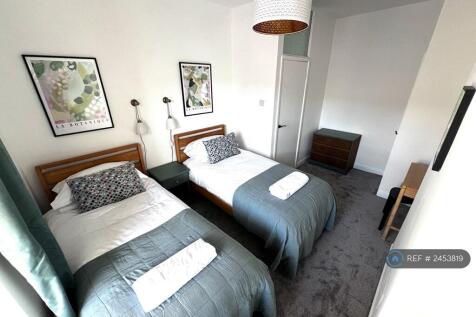 Twin Bedroom 2