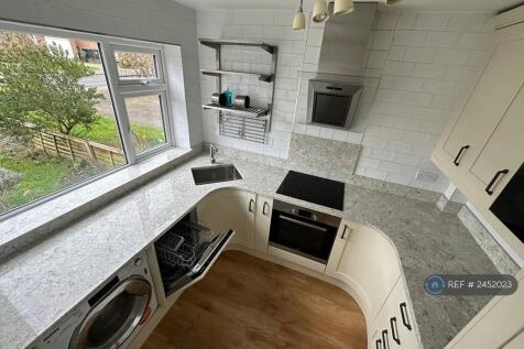 Freshly Refurbished Kitchen, With Dishwasher
