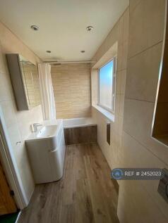 Freshly Refurbished Bathroom With Floor Heating.