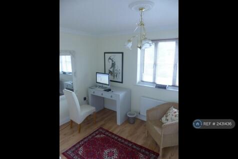 Bedroom 2/Study