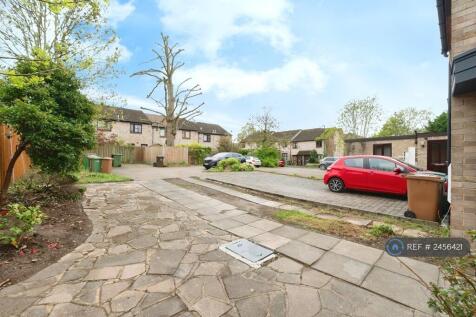 Front Garden &amp; Driveway