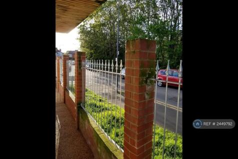 Side Return Access Via Lockable Gate &amp; Side Doors
