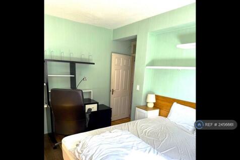Super King-Size Bedroom