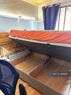 King-Size Bedroom