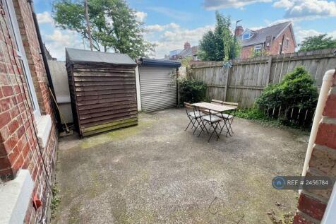 Private Sunny Yard