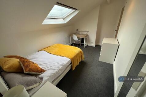Top Floor Bedroom Room 2