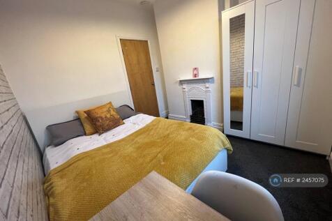 Middle Floor Bedroom Room 3