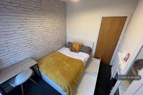Middle Floor Bedroom Room 3