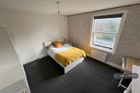 Middle Floor Bedroom Room 4