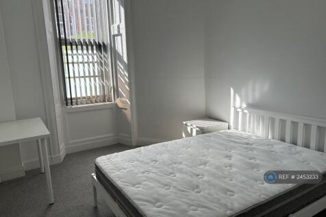Bedroom 1 Available 18/07/25