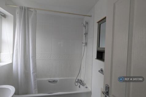 Middle Floor Bathroom