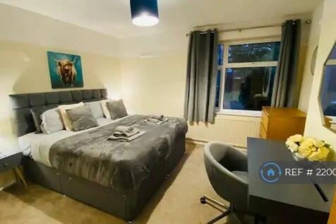 Bedroom 2 With Dressing Table/Desk