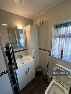 Main Bathroom View 2