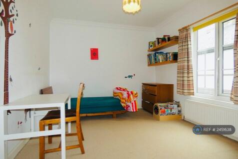 Middle Bedroom