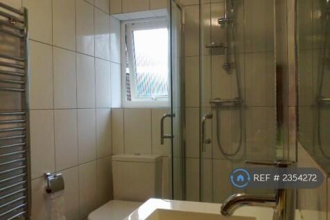 One Of The 2 Bathrooms