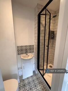 En-Suite (Main Bedroom)