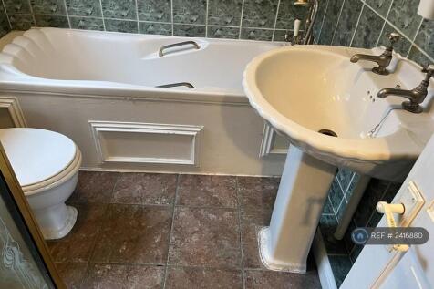 Bathroom, On The Left As You Enter