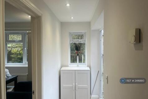Passage. Second Bedroom Left
