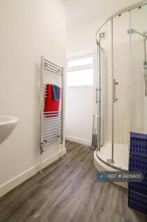 Clean, Modern Bathrooms