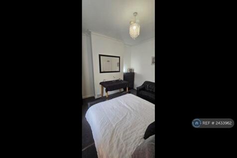 Furnished Front Downstairs Room Available