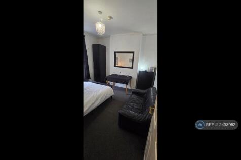Furnished Front Downstairs Room Available