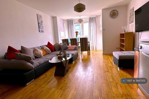 Living Room / Sitting And Dining Areas
