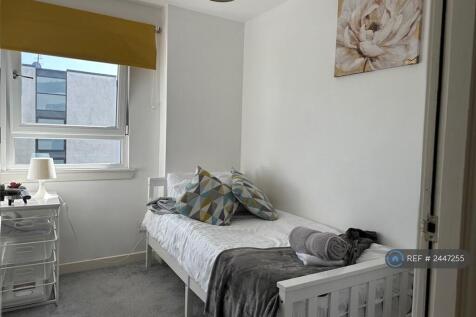 Single Bedroom With Single Bed