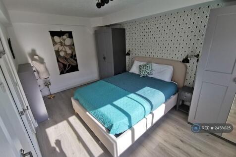 Bedroom Plenty Storage